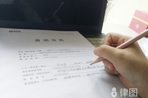 病假扣工资比例怎么算？劳动法规定看工龄